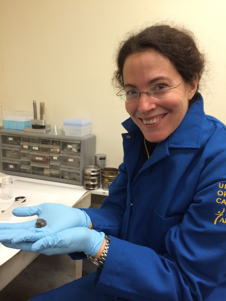 Mélanie Barboni holding  a moon rock containing zircons.