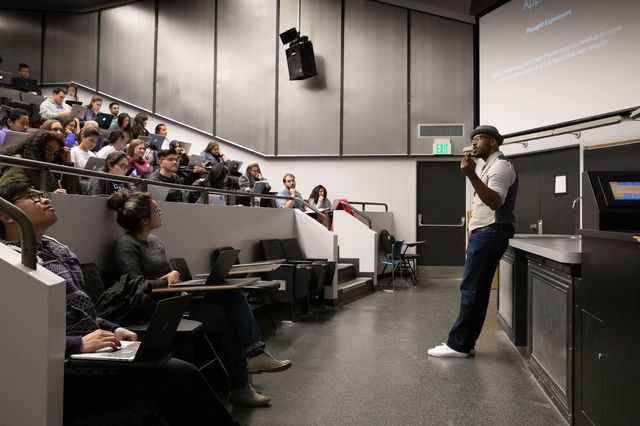 Photo of Shane Campbell-Staton giving a lecture to students.