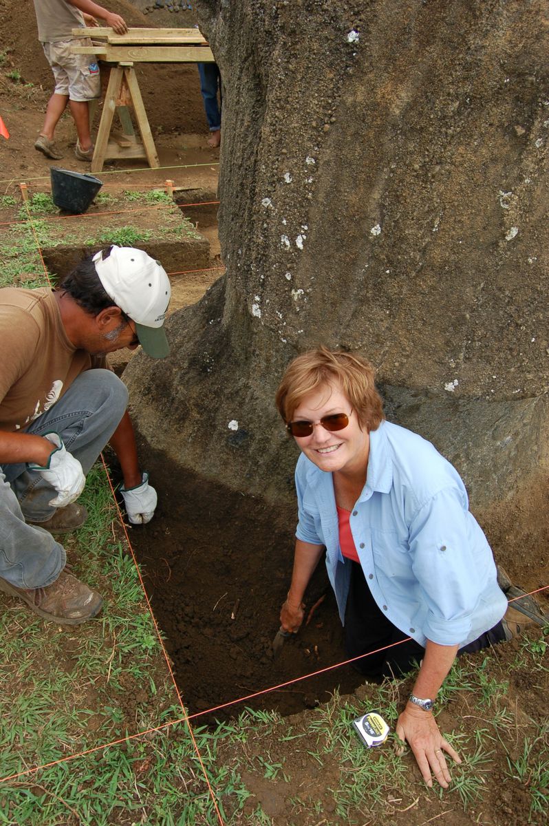 Jo Anne Van Tilburg, right, and Cristián Arévalo Pakarati