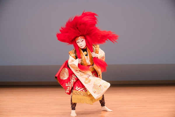 Image of Kabuki actor performing