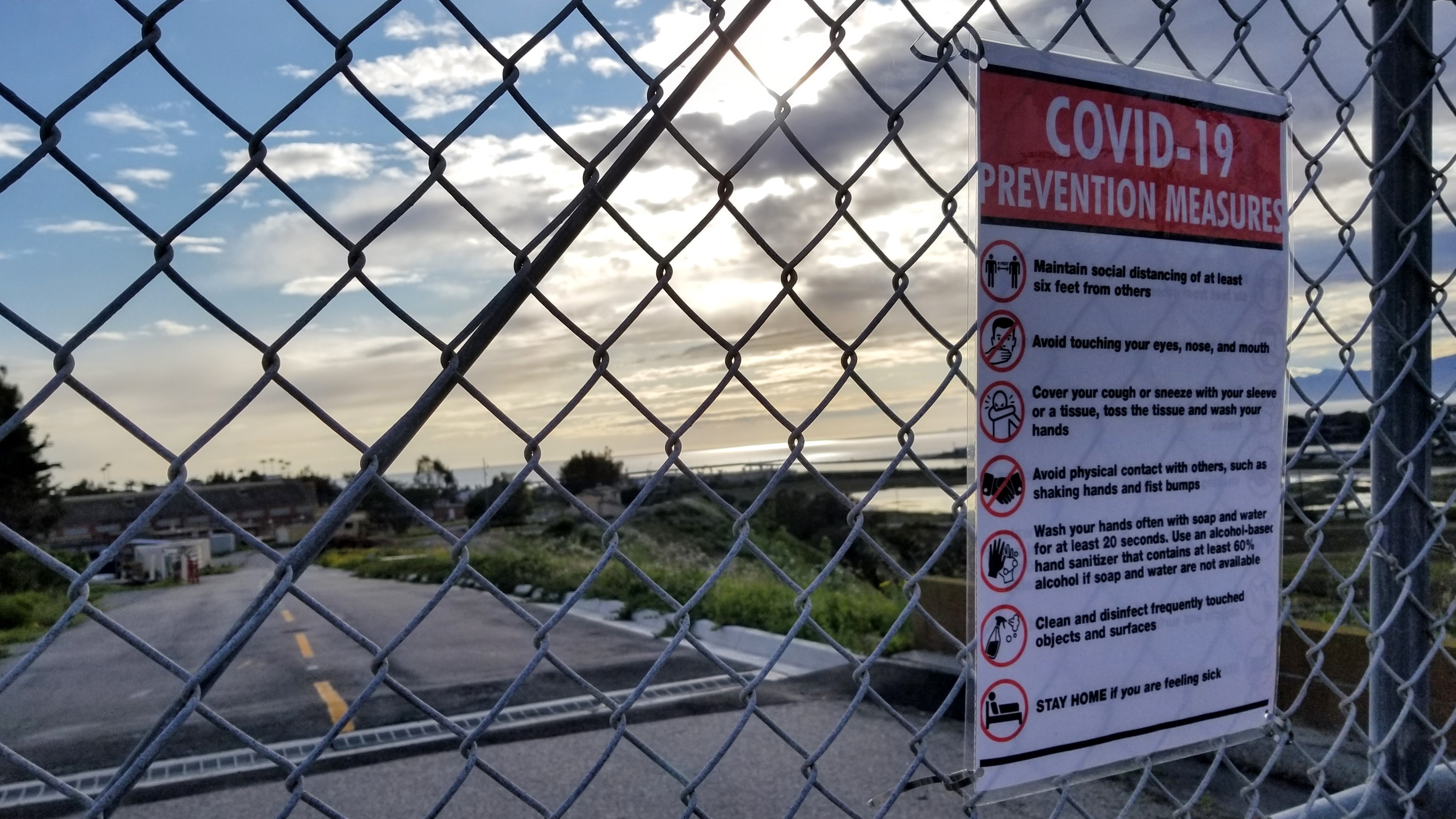 A photo of a Covid-19 fence sign.