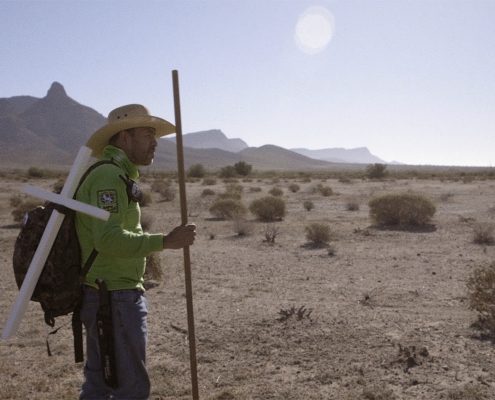A photo of a member of the humanitarian search-and-rescue group Águilas del Desierto.