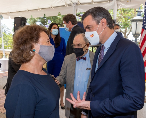 Professor Barbara Fuchs speaks with Pedro Sánchez, the president of Spain, on UCLA’s campus