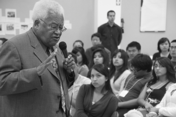 Image of Rev. James Lawson speaking to interns in the Dream Summer program, a fellowship opportunity for student immigrants and their allies.