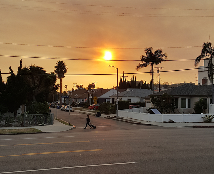 Image of smoke from a wildfire turning the sky orange-brown in Los Angeles’ Mar Vista neighborhood.