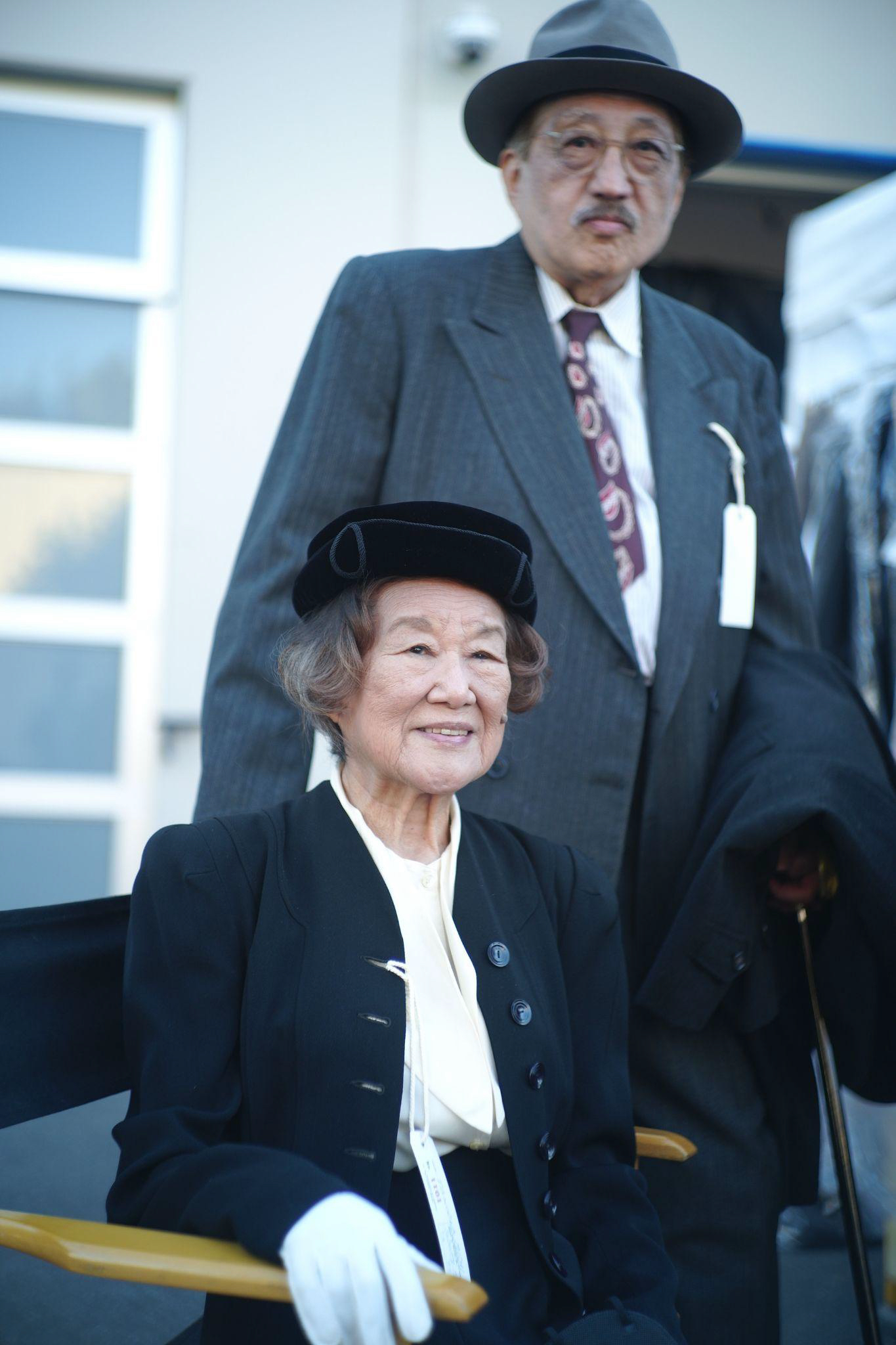 Left: Image of Michi Tanioka, 85, participating in the augmented reality re-creation. Image credit: Masaki Fujihata. Right, Tanioka at age 5, waiting to be sent to a prison camp. Image credit: Library of Congress/Russell Lee.