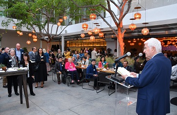 Image of UCLA Chancellor Gene Block addressing attendees of the UCLA Rothman Family Institute for Food Studies launch