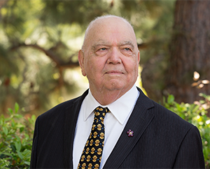 Hovannisian_363 head and shoulders portrait of Richard Hovannisian