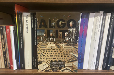 A bookshelf with the book "Algo Lit" on display.