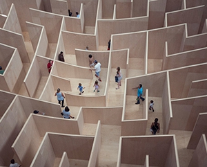 patient-decisions-363-241 People walk through maze