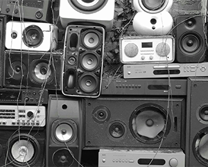 john-de-jong-GGoy4as1kZg-unsplash_363-241 A black and white image of a wall of speakers
