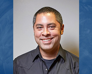 Head-and-shoulders picture of Jason de León in black shirt