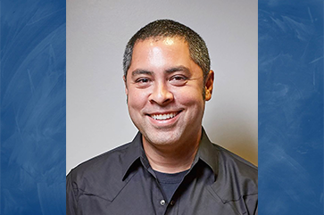 Head-and-shoulders picture of Jason de León in black shirt